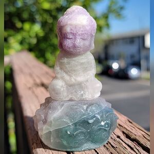(F1) NEW FLUORITE BUDDHA ON LOTUS
